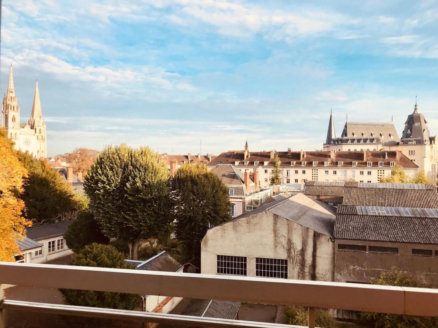 Appartement Avec Parking Et Balcon Vue Cathedrale Chartres Exteriér fotografie