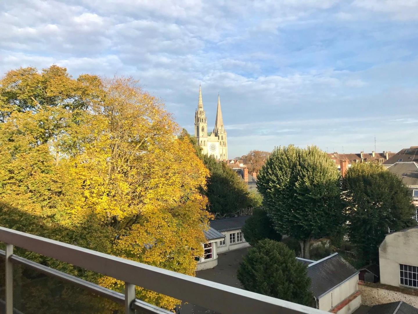 Appartement Avec Parking Et Balcon Vue Cathedrale Chartres Exteriér fotografie